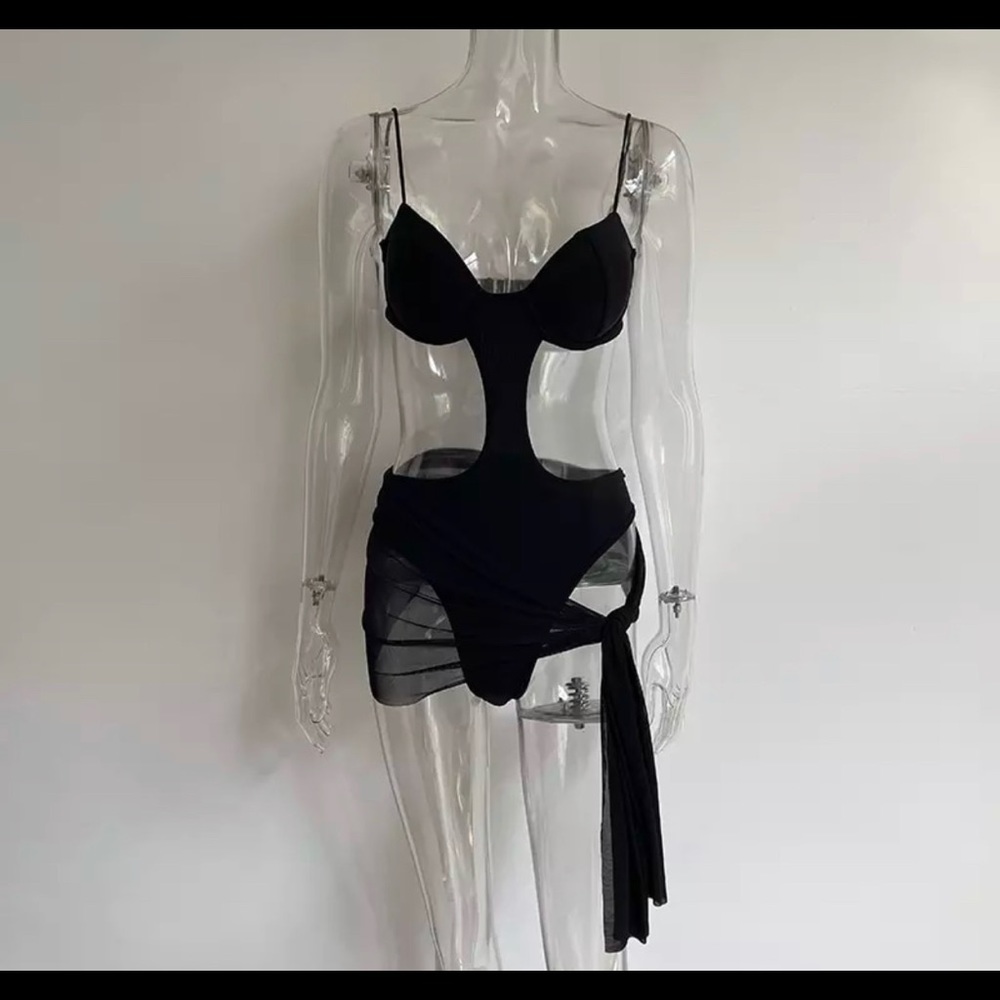 SEXY Black one piece bathing suit Brand New!🖤 LIKE Kylie Jenner